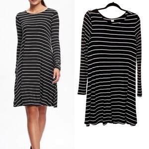 Old NAVY black striped shift dress.  Long sleeves/ Size M